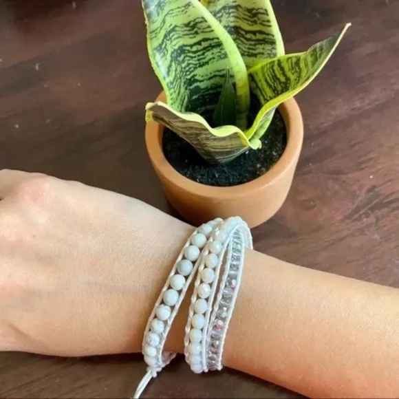Victoria Emerson Marble on White 3-Wrap Bracelet - Picture 1 of 8